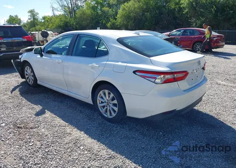 2019 Toyota Camry Le z USA, uszkodzony, nr VIN 4T1B11HK5KU263822
